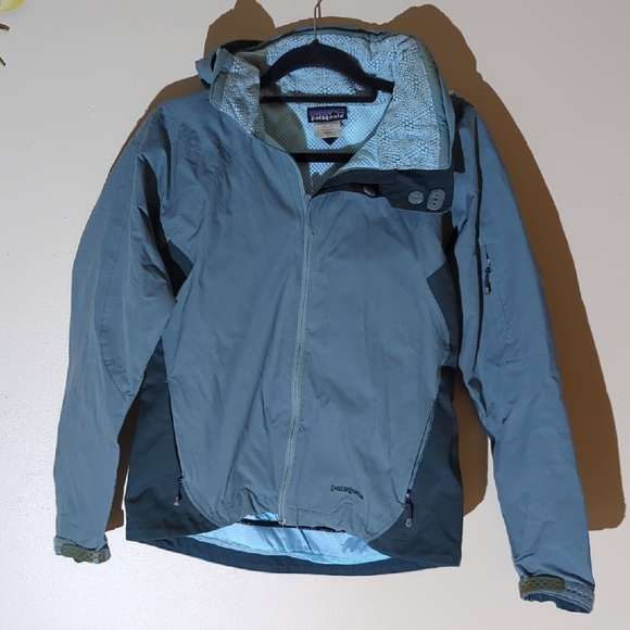 Patagonia Two-Tone Outdoor Jacket Patagonia women’s waterproof shell jacket - Picture 5 of 11